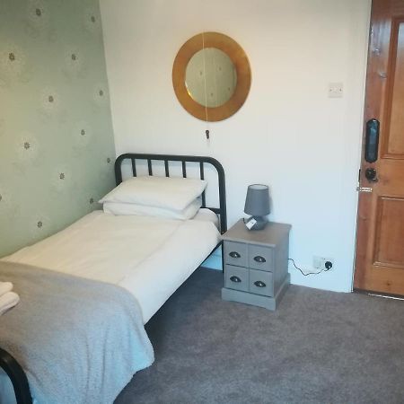 Bed and Breakfast Y Garreg Wen Llanybyther Exterior foto