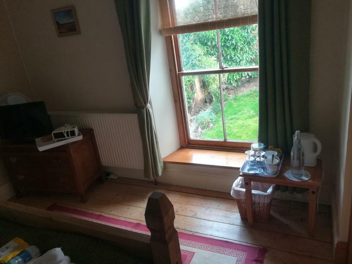 Bed and Breakfast Y Garreg Wen Llanybyther Exterior foto