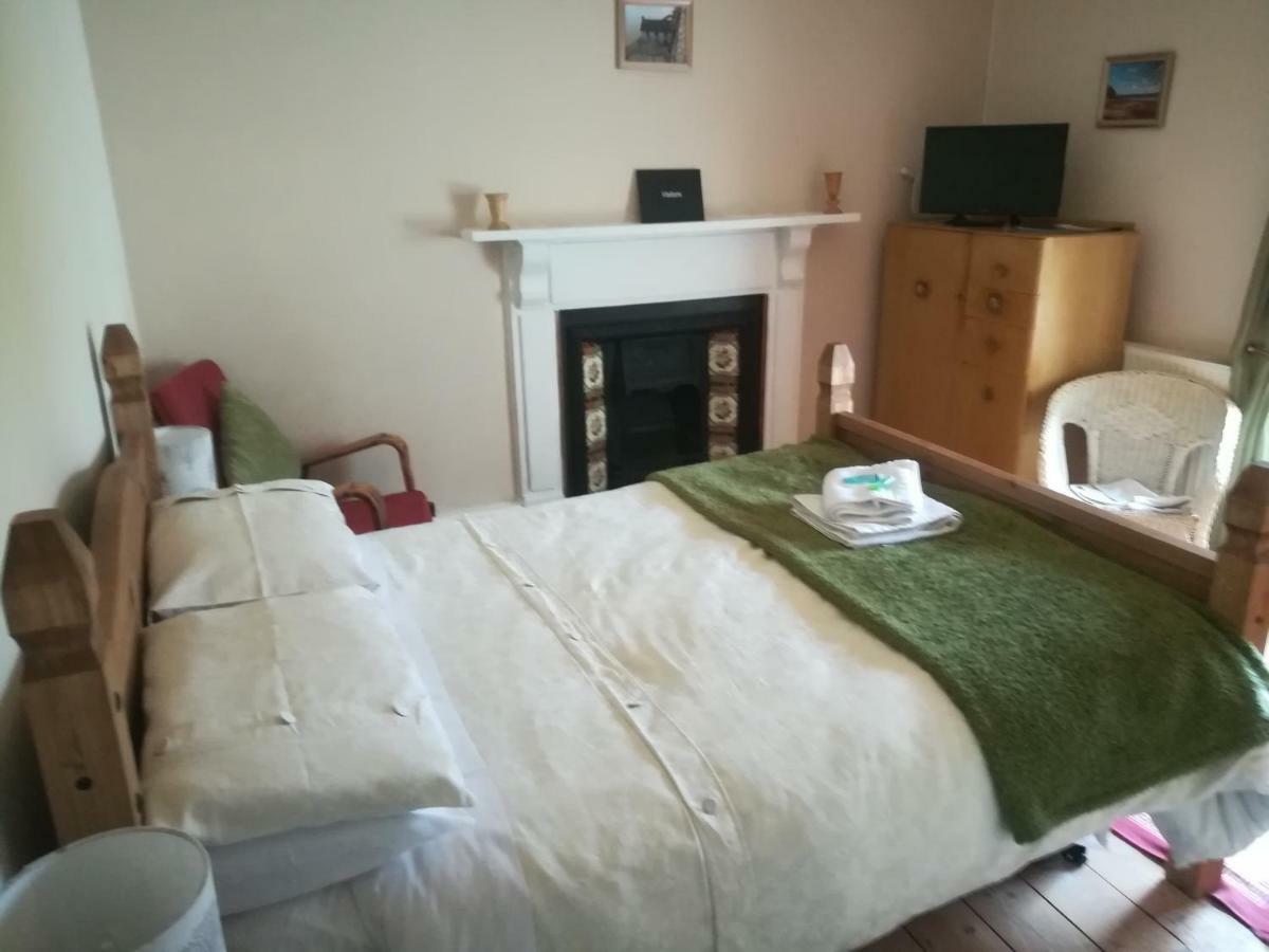 Bed and Breakfast Y Garreg Wen Llanybyther Exterior foto