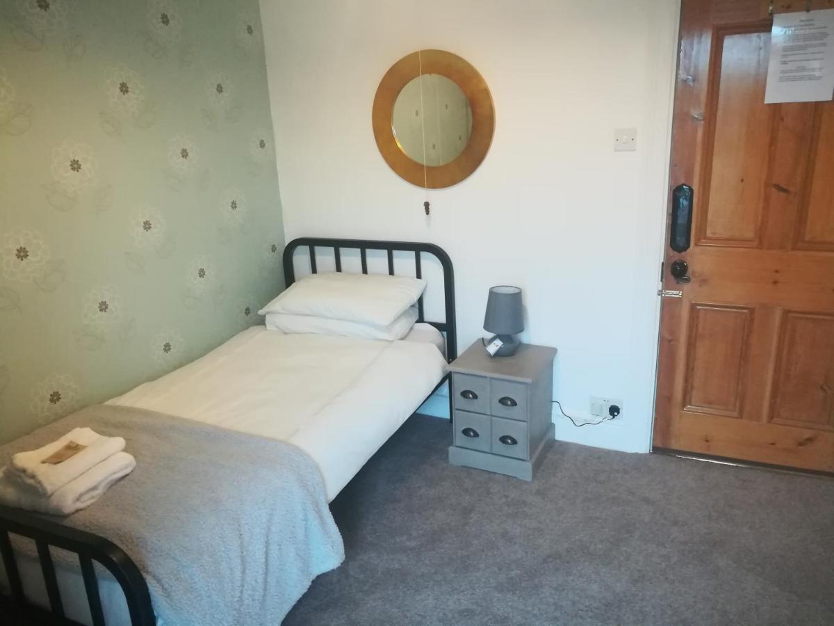 Bed and Breakfast Y Garreg Wen Llanybyther Exterior foto